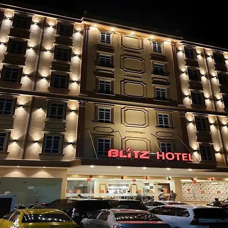 Blitz Hotel Batam Near Sultan Mahmud Ri'Ayat Shah Sekupang Екстер'єр фото