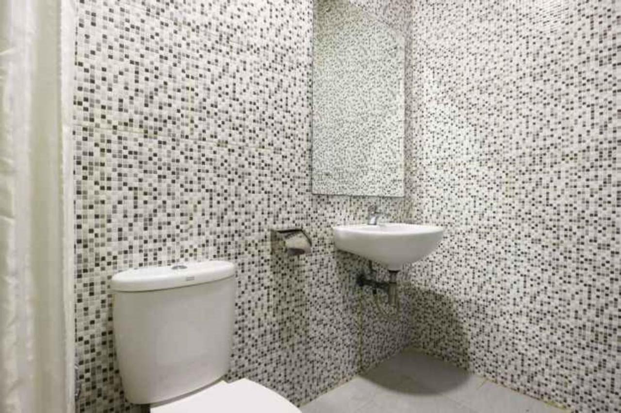 Blitz Hotel Batam Near Sultan Mahmud Ri'Ayat Shah Sekupang Екстер'єр фото