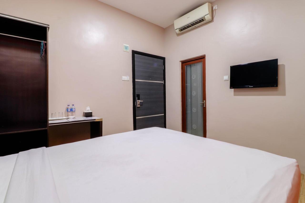 Blitz Hotel Batam Near Sultan Mahmud Ri'Ayat Shah Sekupang Екстер'єр фото